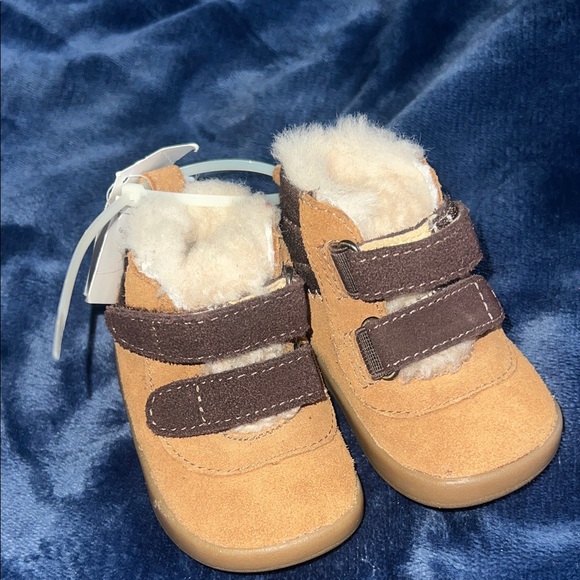 UGG Tan and Brown Kids Boots - Picture 4 of 5